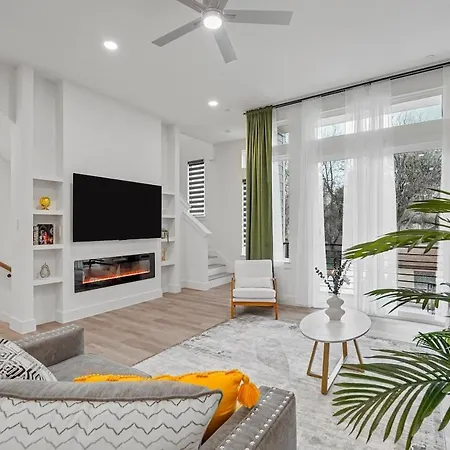 Pet-Friendly 2Br L Private Baths L Stylish Stay